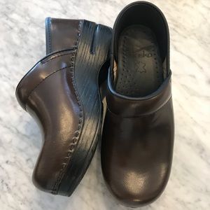 DANSKO Dark Brown Leather Stapled Classic Clogs 35